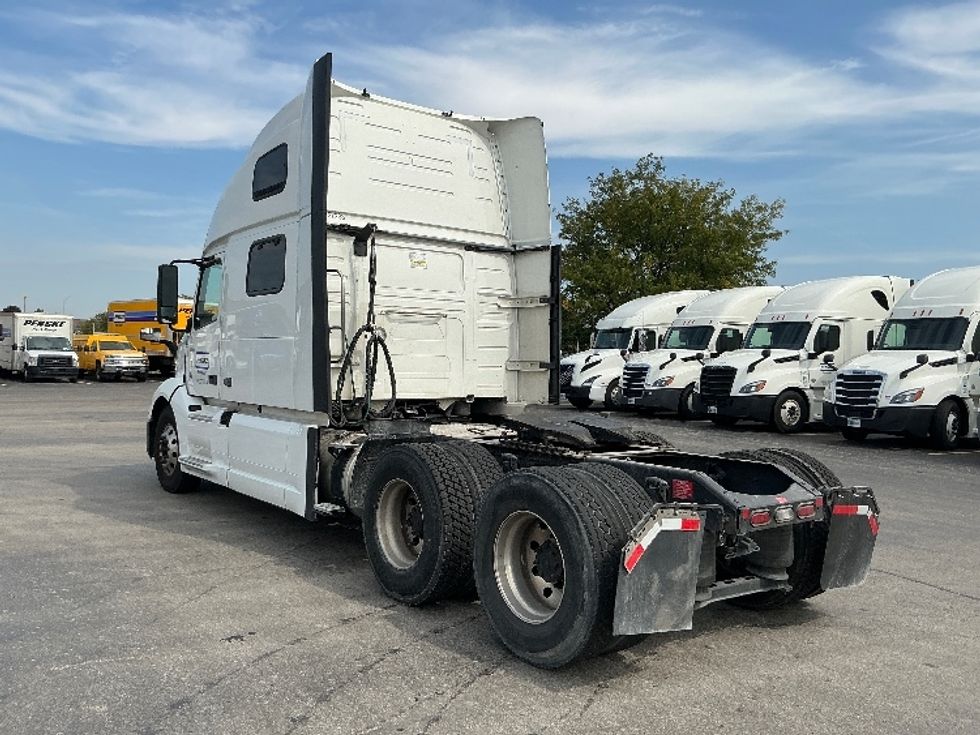 Sleeper Tractor-Heavy Duty Tractors-Volvo-2022-VNL64860-East Chicago-IN-445,645\n\t\tmiles-$ 82,500 - Image 5