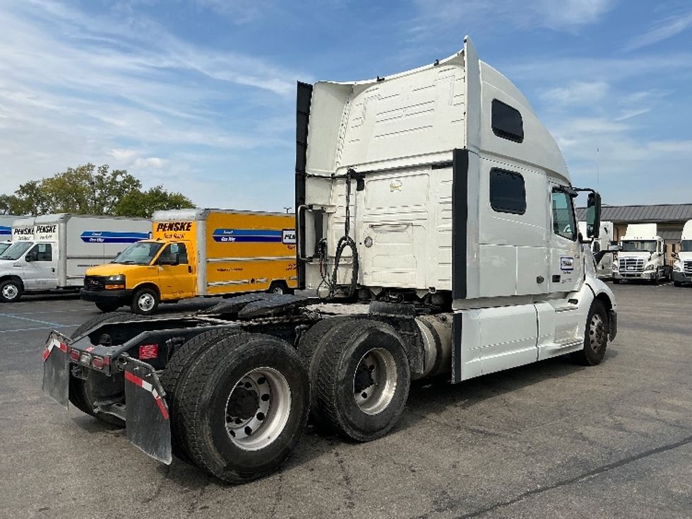 Sleeper Tractor-Heavy Duty Tractors-Volvo-2022-VNL64860-East Chicago-IN-445,645\n\t\tmiles-$ 82,500 - Image 7