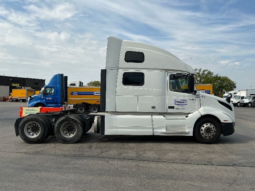 Sleeper Tractor-Heavy Duty Tractors-Volvo-2022-VNL64860-East Chicago-IN-445,645\n\t\tmiles-$ 82,500 - Image 8
