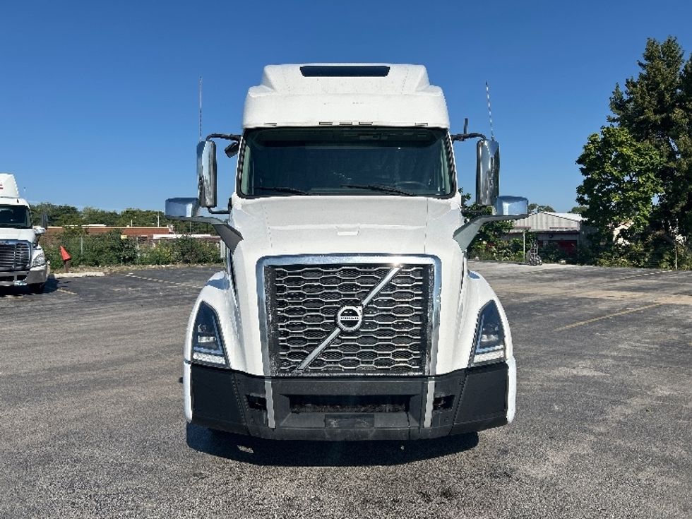 2022 Volvo Truck VNL photo 2