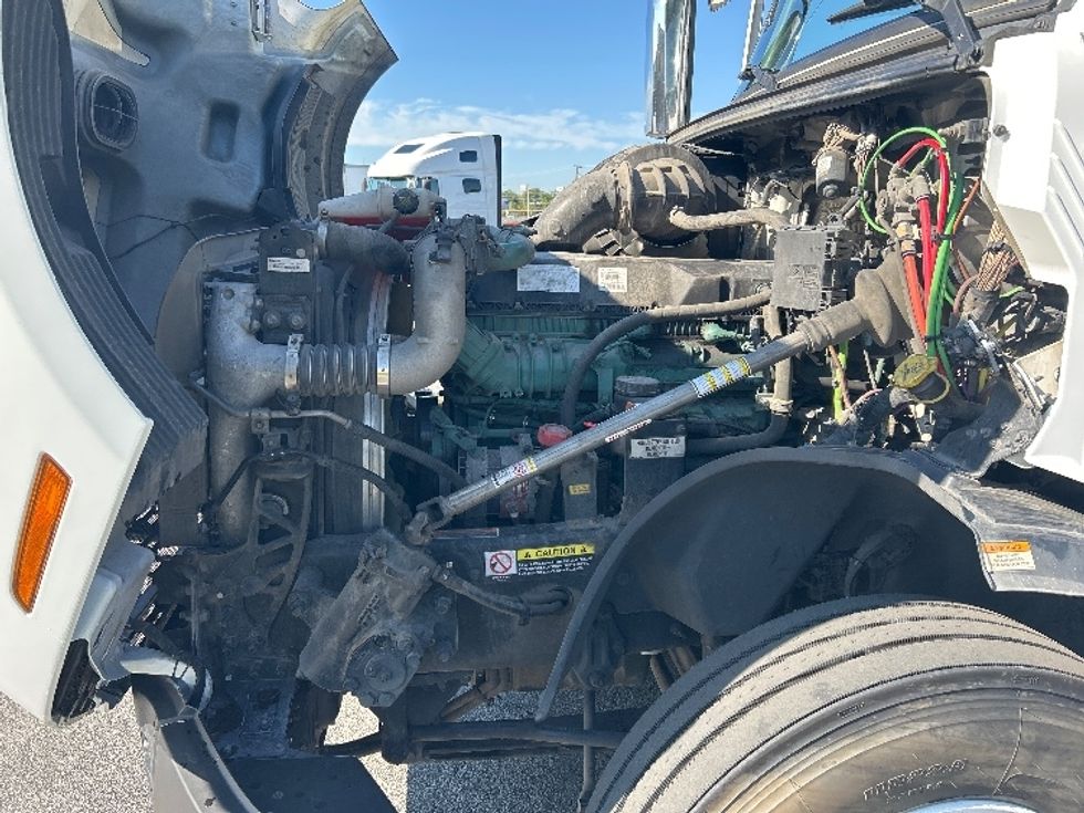 Sleeper Tractor-Heavy Duty Tractors-Volvo-2022-VNL64860-East Chicago-IN-603,605\n\t\tmiles-$ 65,500 - Image 20
