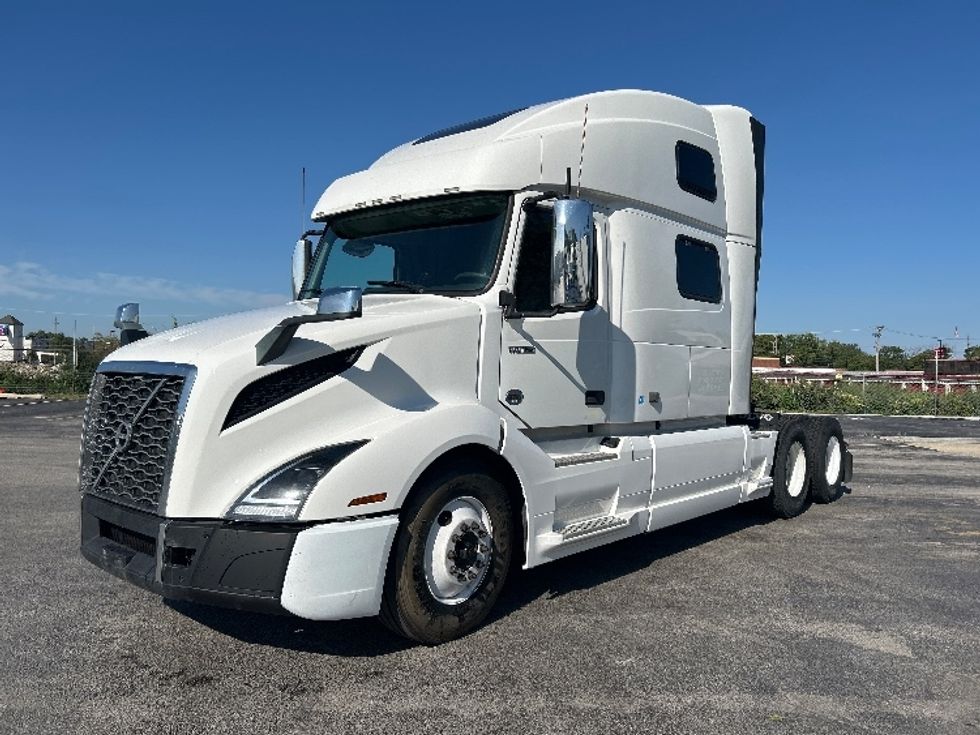 2022 Volvo Truck VNL photo 3