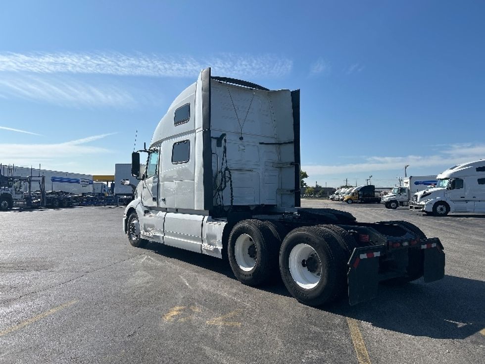 Sleeper Tractor-Heavy Duty Tractors-Volvo-2022-VNL64860-East Chicago-IN-603,605\n\t\tmiles-$ 65,500 - Image 5