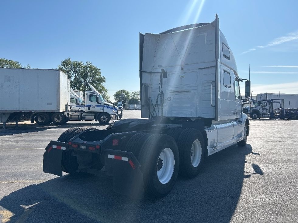 Sleeper Tractor-Heavy Duty Tractors-Volvo-2022-VNL64860-East Chicago-IN-603,605\n\t\tmiles-$ 65,500 - Image 7