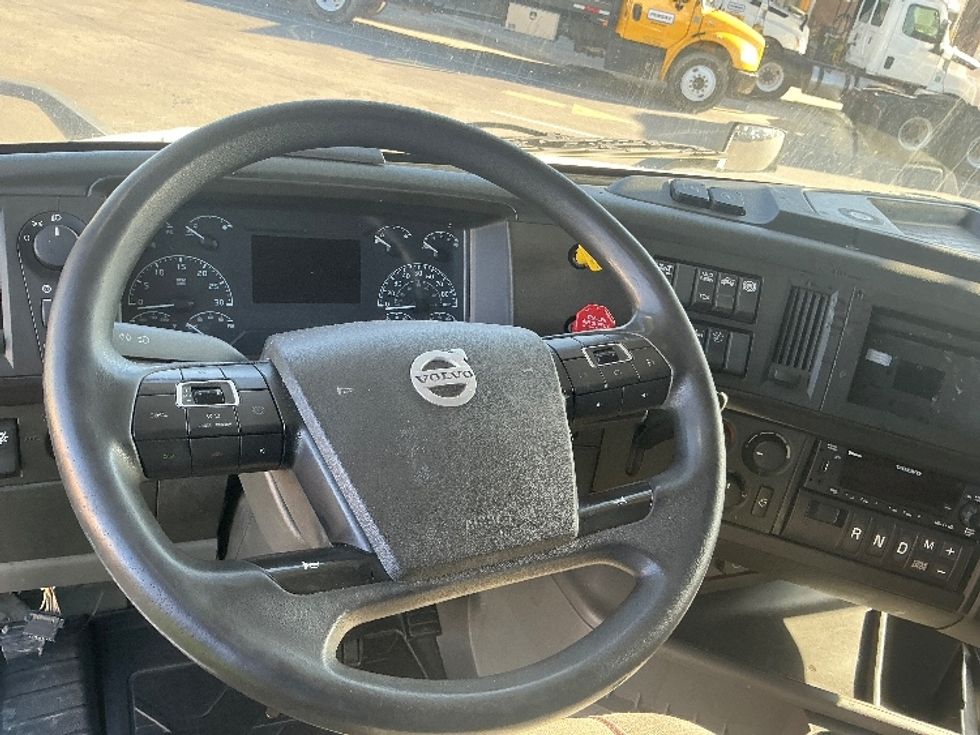 Sleeper Tractor-Heavy Duty Tractors-Volvo-2022-VNL64860-Fontana-CA-702,604\n\t\tmiles-$ 60,750 - Image 11