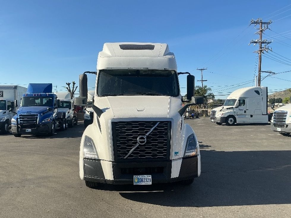 Sleeper Tractor-Heavy Duty Tractors-Volvo-2022-VNL64860-Fontana-CA-702,604\n\t\tmiles-$ 60,750 - Image 2