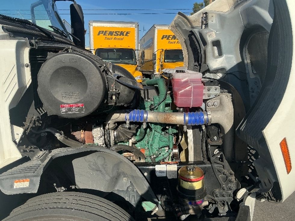 Sleeper Tractor-Heavy Duty Tractors-Volvo-2022-VNL64860-Fontana-CA-702,604\n\t\tmiles-$ 60,750 - Image 20