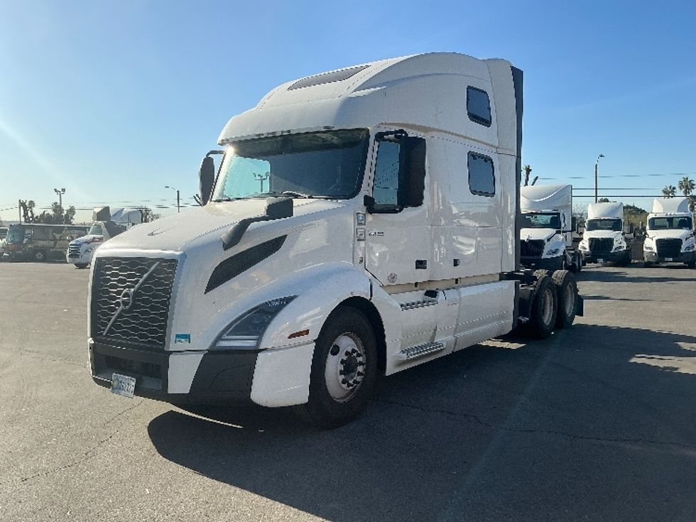 Sleeper Tractor-Heavy Duty Tractors-Volvo-2022-VNL64860-Fontana-CA-702,604\n\t\tmiles-$ 60,750 - Image 3