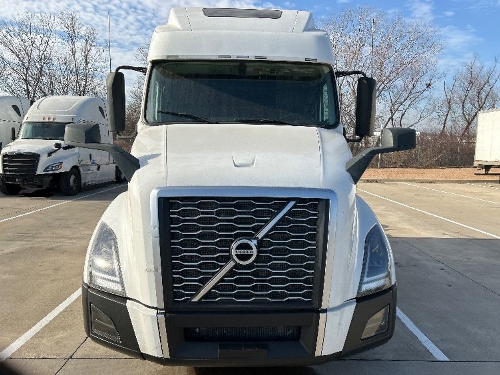 Sleeper Tractor-Heavy Duty Tractors-Volvo-2022-VNL64860-Fort Worth-TX-279,209\n\t\tmiles-$ 100,750 - Image 2