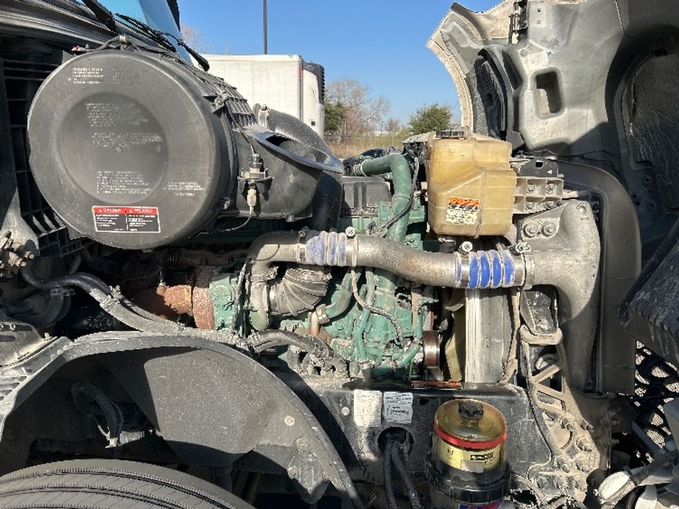 Sleeper Tractor-Heavy Duty Tractors-Volvo-2022-VNL64860-Fort Worth-TX-279,209\n\t\tmiles-$ 100,750 - Image 20