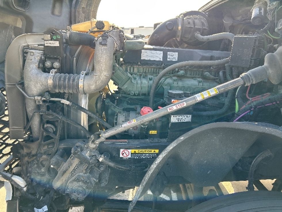 Sleeper Tractor-Heavy Duty Tractors-Volvo-2022-VNL64860-Fort Worth-TX-279,209\n\t\tmiles-$ 100,750 - Image 21