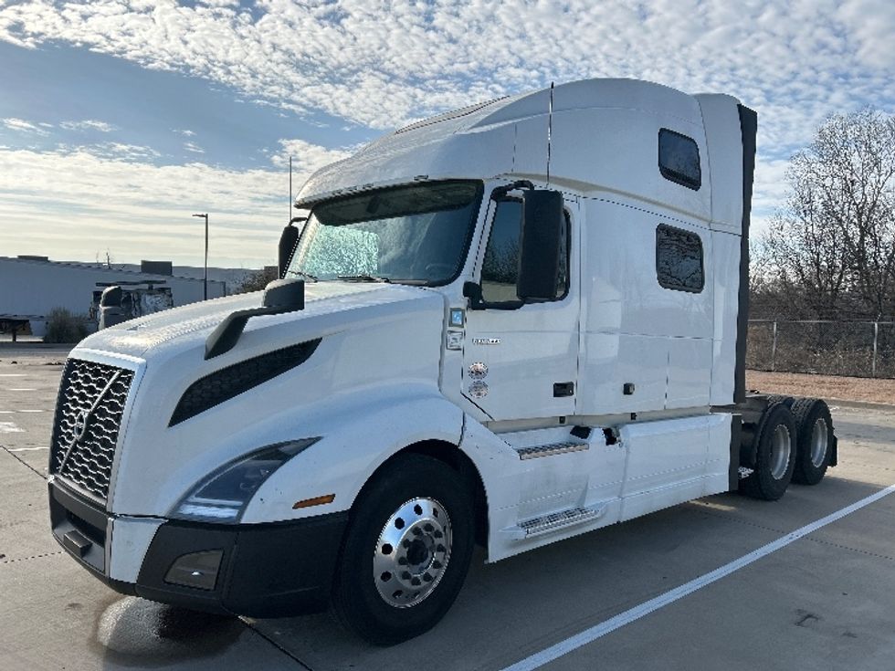 Sleeper Tractor-Heavy Duty Tractors-Volvo-2022-VNL64860-Fort Worth-TX-279,209\n\t\tmiles-$ 100,750 - Image 3
