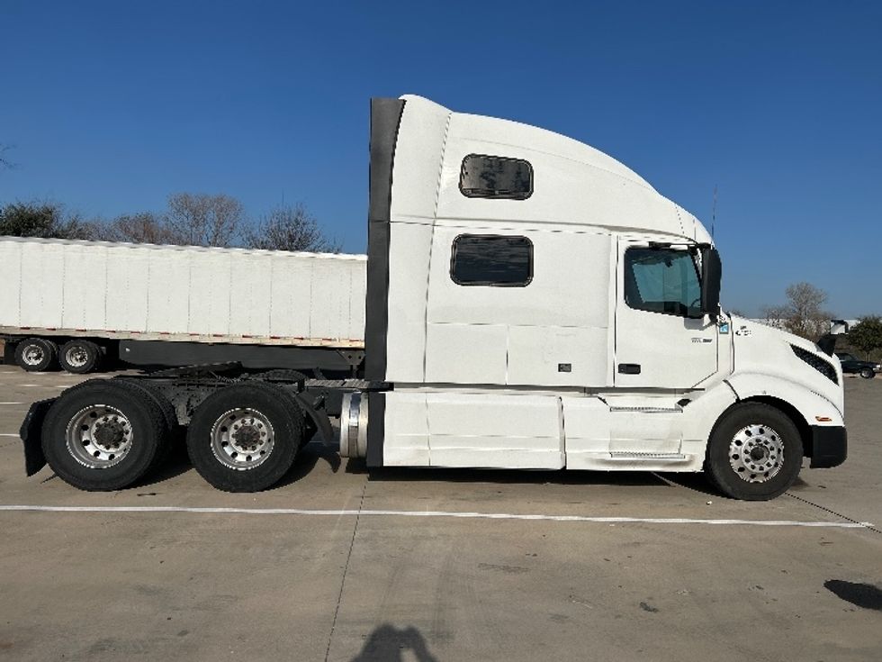 Sleeper Tractor-Heavy Duty Tractors-Volvo-2022-VNL64860-Fort Worth-TX-279,209\n\t\tmiles-$ 100,750 - Image 8