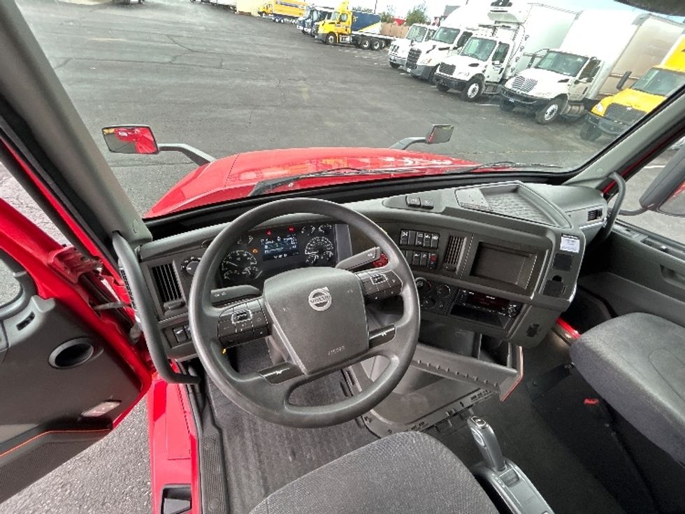Sleeper Tractor-Heavy Duty Tractors-Volvo-2022-VNL64860-Greeley-CO-275,090\n\t\tmiles-$ 107,500 - Image 10