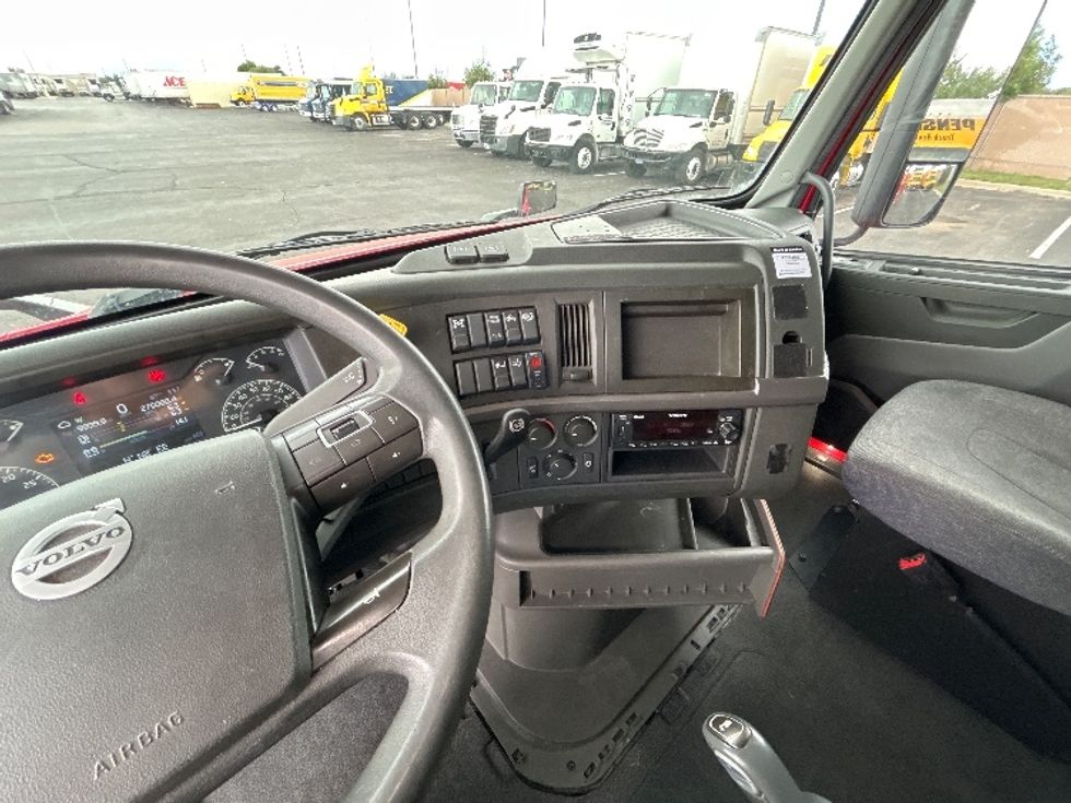Sleeper Tractor-Heavy Duty Tractors-Volvo-2022-VNL64860-Greeley-CO-275,090\n\t\tmiles-$ 107,500 - Image 11