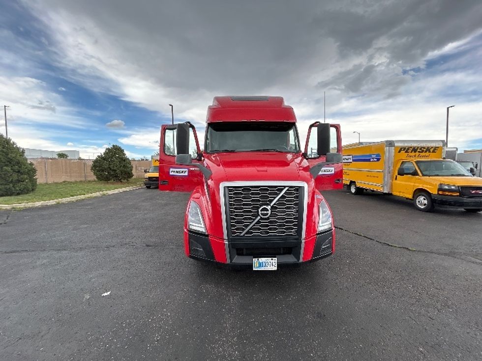 Sleeper Tractor-Heavy Duty Tractors-Volvo-2022-VNL64860-Greeley-CO-275,090\n\t\tmiles-$ 107,500 - Image 2