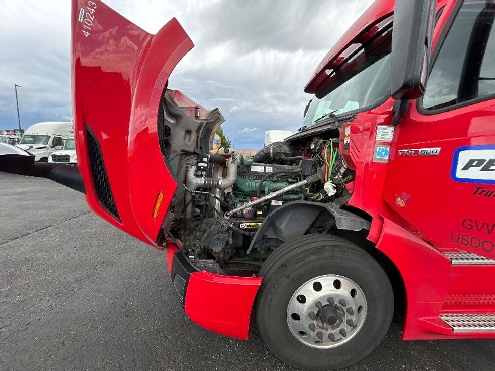 Sleeper Tractor-Heavy Duty Tractors-Volvo-2022-VNL64860-Greeley-CO-275,090\n\t\tmiles-$ 107,500 - Image 21