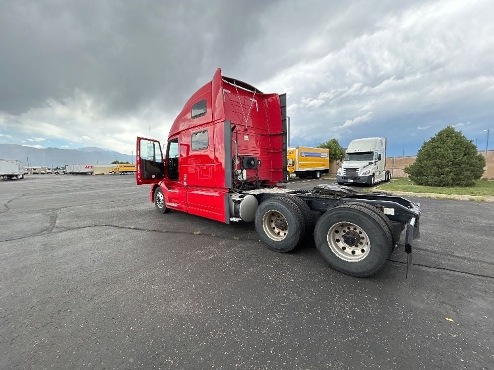 Sleeper Tractor-Heavy Duty Tractors-Volvo-2022-VNL64860-Greeley-CO-275,090\n\t\tmiles-$ 107,500 - Image 5