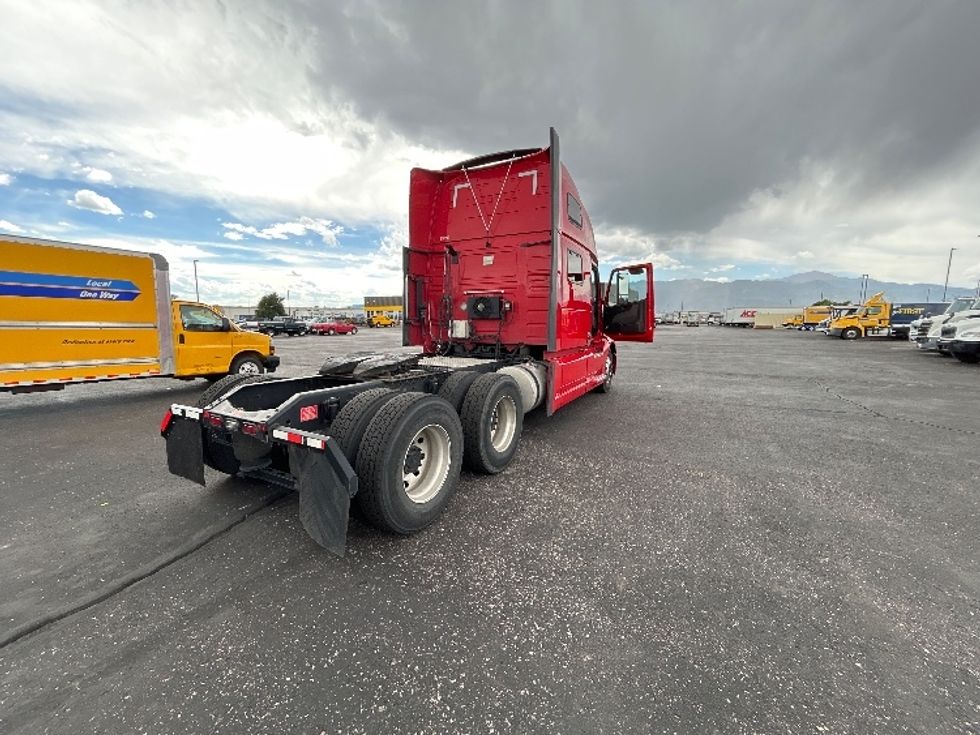 Sleeper Tractor-Heavy Duty Tractors-Volvo-2022-VNL64860-Greeley-CO-275,090\n\t\tmiles-$ 107,500 - Image 7