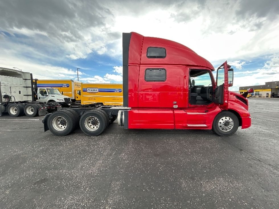 Sleeper Tractor-Heavy Duty Tractors-Volvo-2022-VNL64860-Greeley-CO-275,090\n\t\tmiles-$ 107,500 - Image 8
