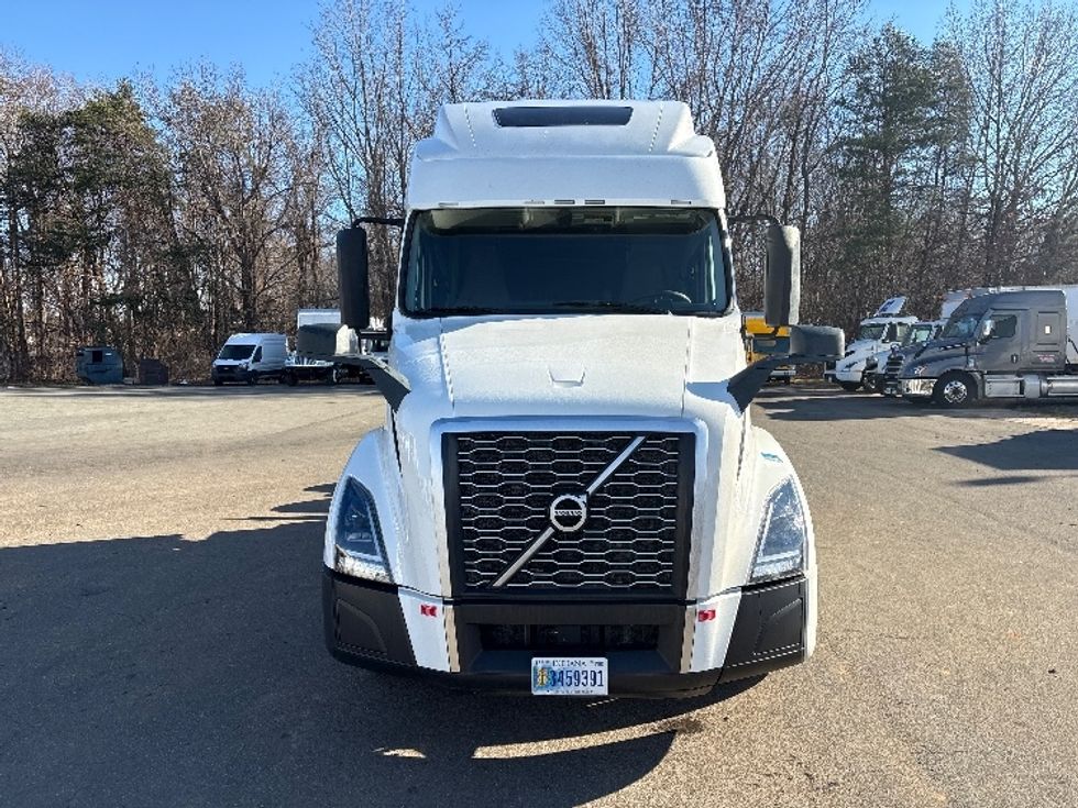 Sleeper Tractor-Heavy Duty Tractors-Volvo-2022-VNL64860-Greensboro-NC-242,210\n\t\tmiles-$ 104,000 - Image 2