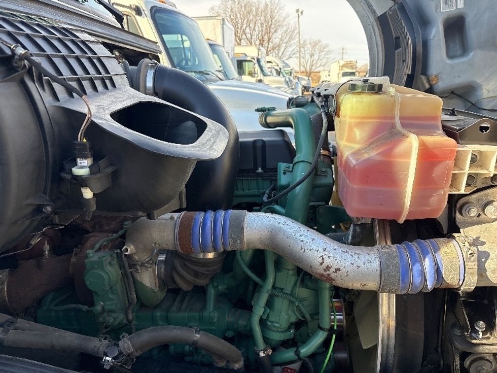 Sleeper Tractor-Heavy Duty Tractors-Volvo-2022-VNL64860-Greensboro-NC-242,210\n\t\tmiles-$ 104,000 - Image 20