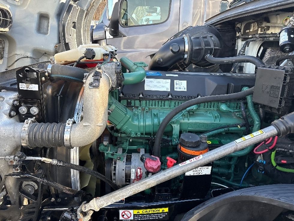 Sleeper Tractor-Heavy Duty Tractors-Volvo-2022-VNL64860-Greensboro-NC-242,210\n\t\tmiles-$ 104,000 - Image 21