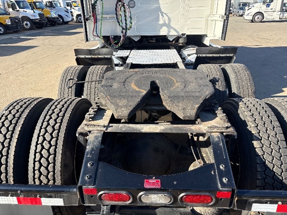 Sleeper Tractor-Heavy Duty Tractors-Volvo-2022-VNL64860-Greensboro-NC-242,210\n\t\tmiles-$ 104,000 - Image 6