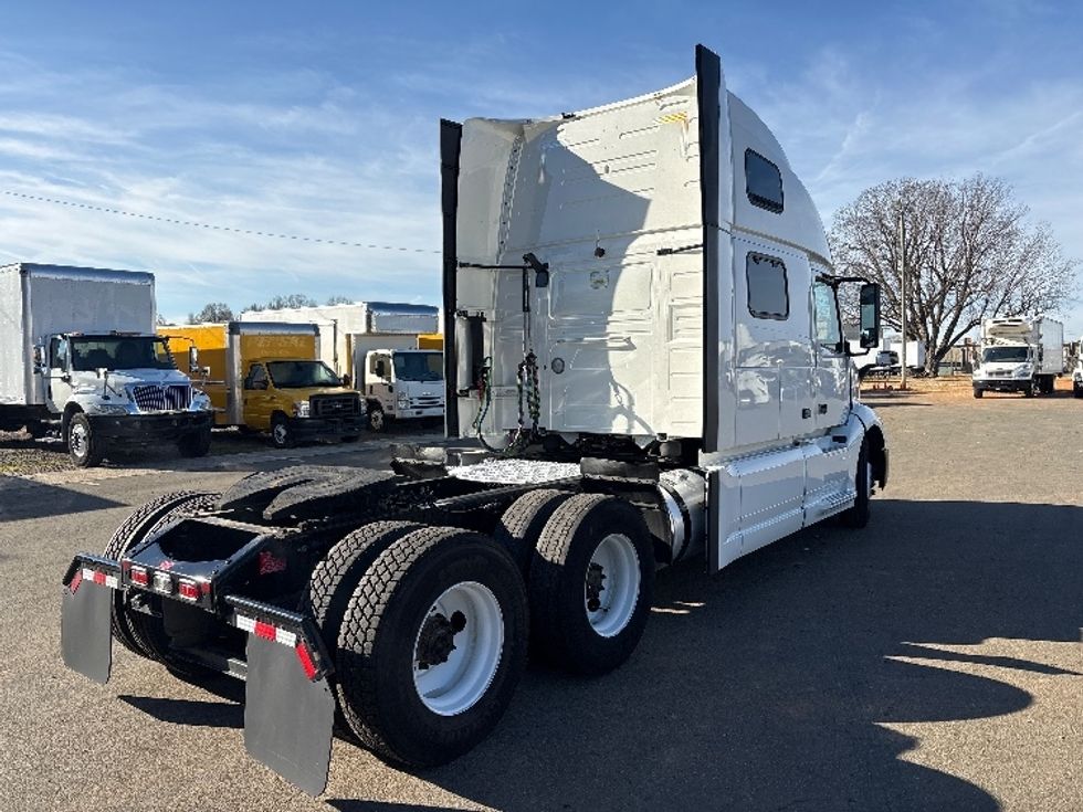 Sleeper Tractor-Heavy Duty Tractors-Volvo-2022-VNL64860-Greensboro-NC-242,210\n\t\tmiles-$ 104,000 - Image 7