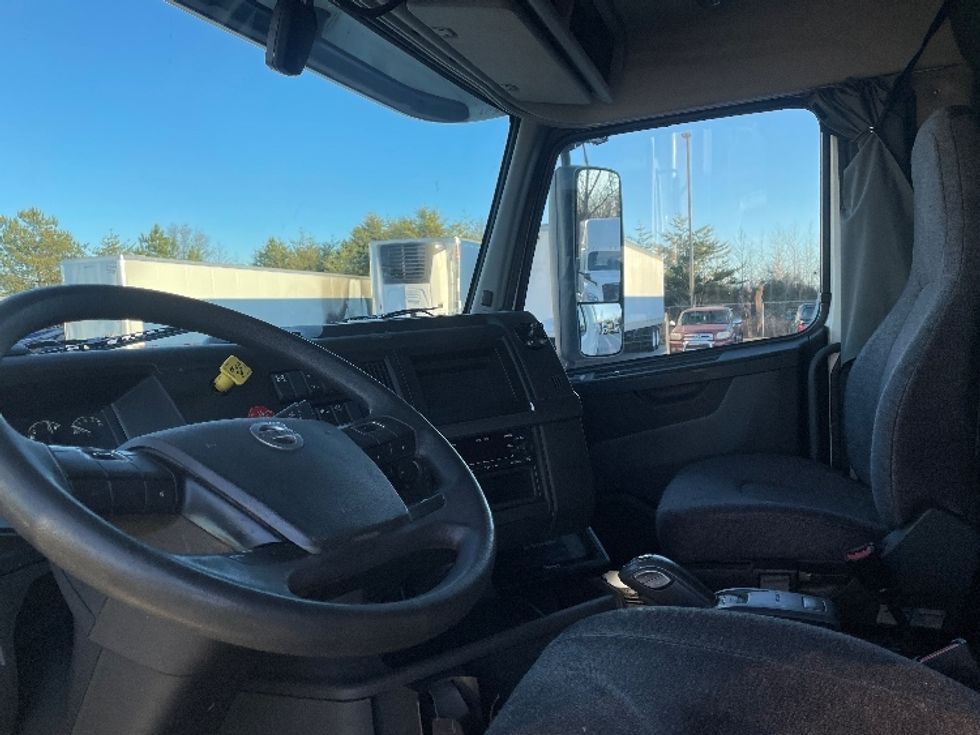 Sleeper Tractor-Heavy Duty Tractors-Volvo-2022-VNL64860-Greenville-SC-523,960\n\t\tmiles-$ 73,500 - Image 10