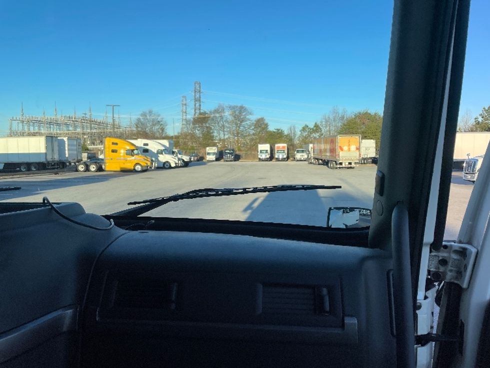 Sleeper Tractor-Heavy Duty Tractors-Volvo-2022-VNL64860-Greenville-SC-523,960\n\t\tmiles-$ 73,500 - Image 14