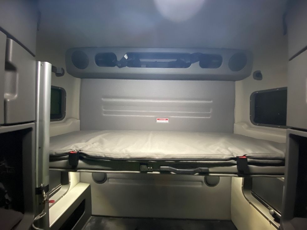 Sleeper Tractor-Heavy Duty Tractors-Volvo-2022-VNL64860-Greenville-SC-523,960\n\t\tmiles-$ 73,500 - Image 16