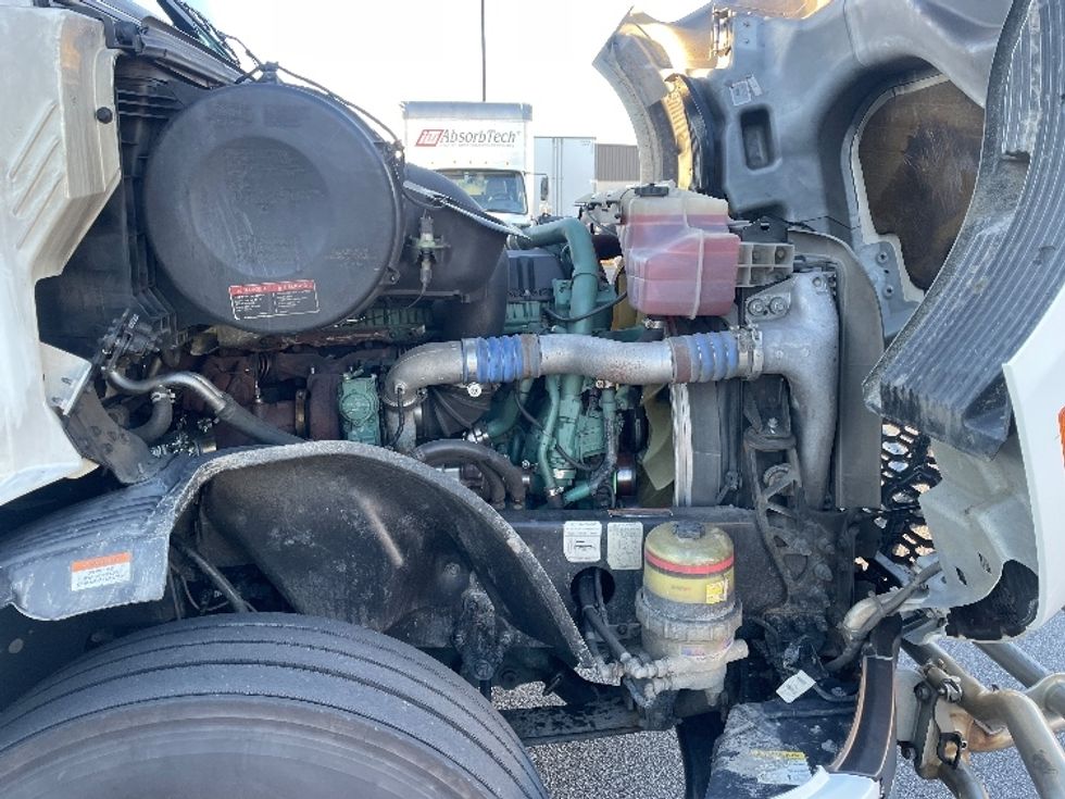 Sleeper Tractor-Heavy Duty Tractors-Volvo-2022-VNL64860-Greenville-SC-523,960\n\t\tmiles-$ 73,500 - Image 20