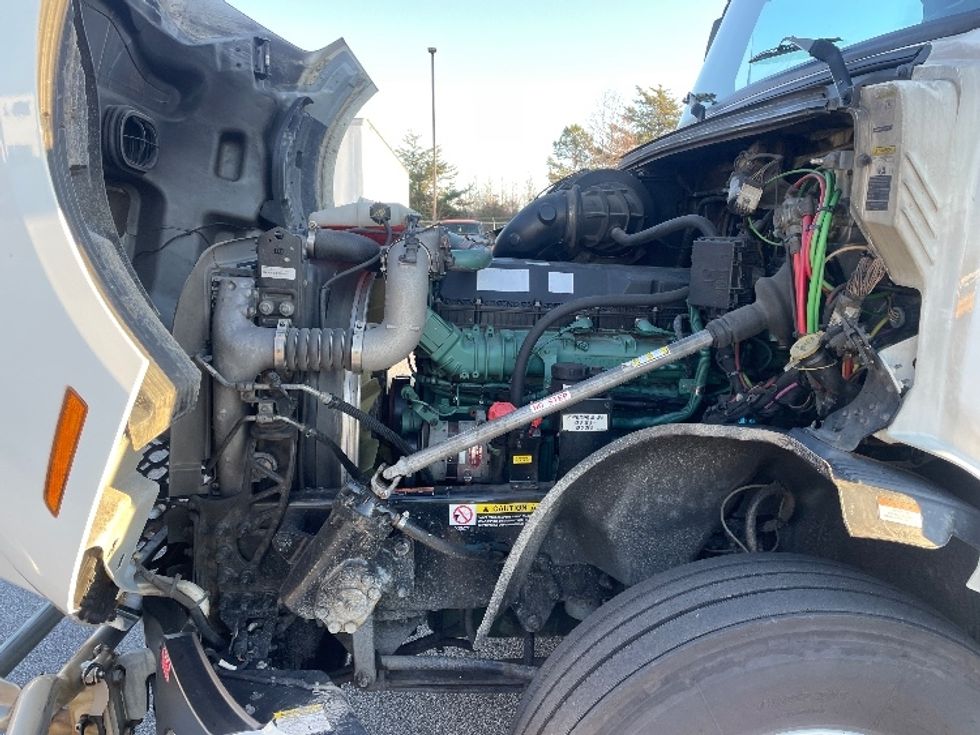Sleeper Tractor-Heavy Duty Tractors-Volvo-2022-VNL64860-Greenville-SC-523,960\n\t\tmiles-$ 73,500 - Image 21