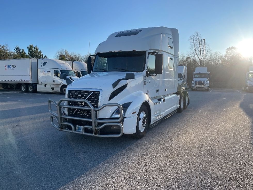 Sleeper Tractor-Heavy Duty Tractors-Volvo-2022-VNL64860-Greenville-SC-523,960\n\t\tmiles-$ 73,500 - Image 3
