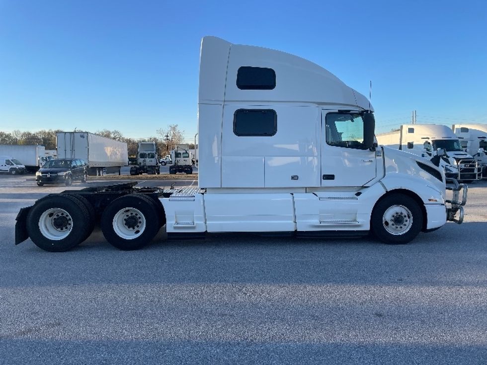 Sleeper Tractor-Heavy Duty Tractors-Volvo-2022-VNL64860-Greenville-SC-523,960\n\t\tmiles-$ 73,500 - Image 8