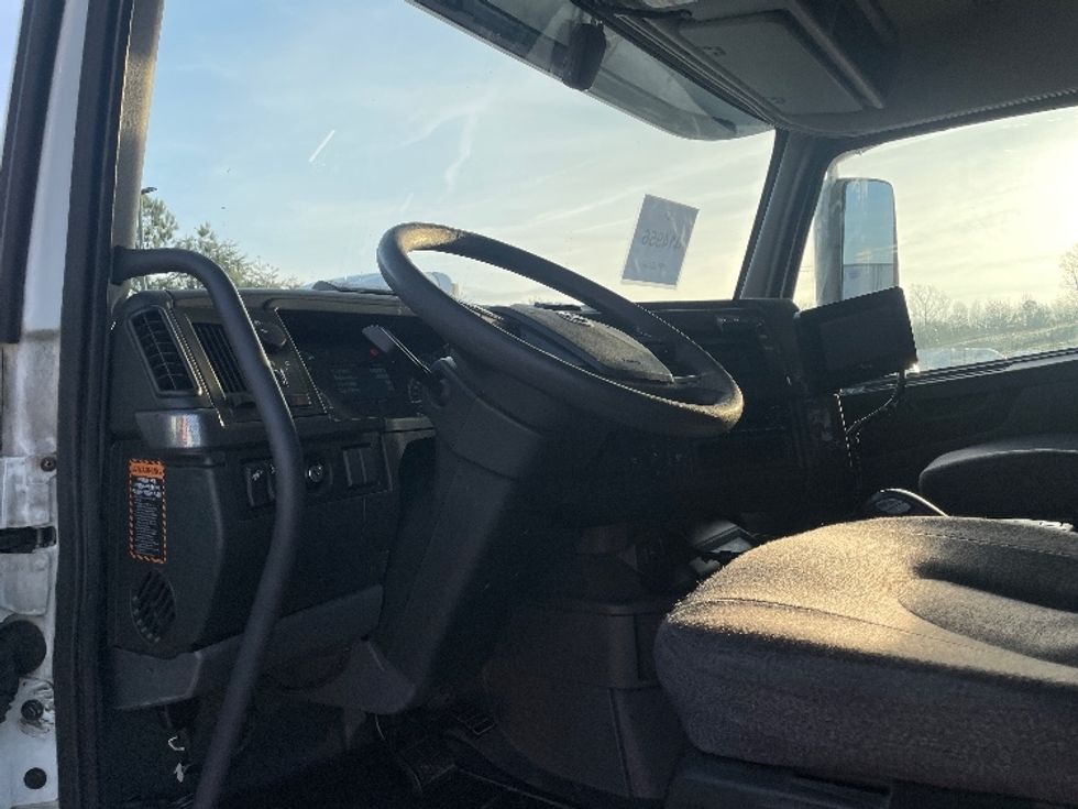 Sleeper Tractor-Heavy Duty Tractors-Volvo-2022-VNL64860-Greenville-SC-545,707\n\t\tmiles-$ 71,750 - Image 10