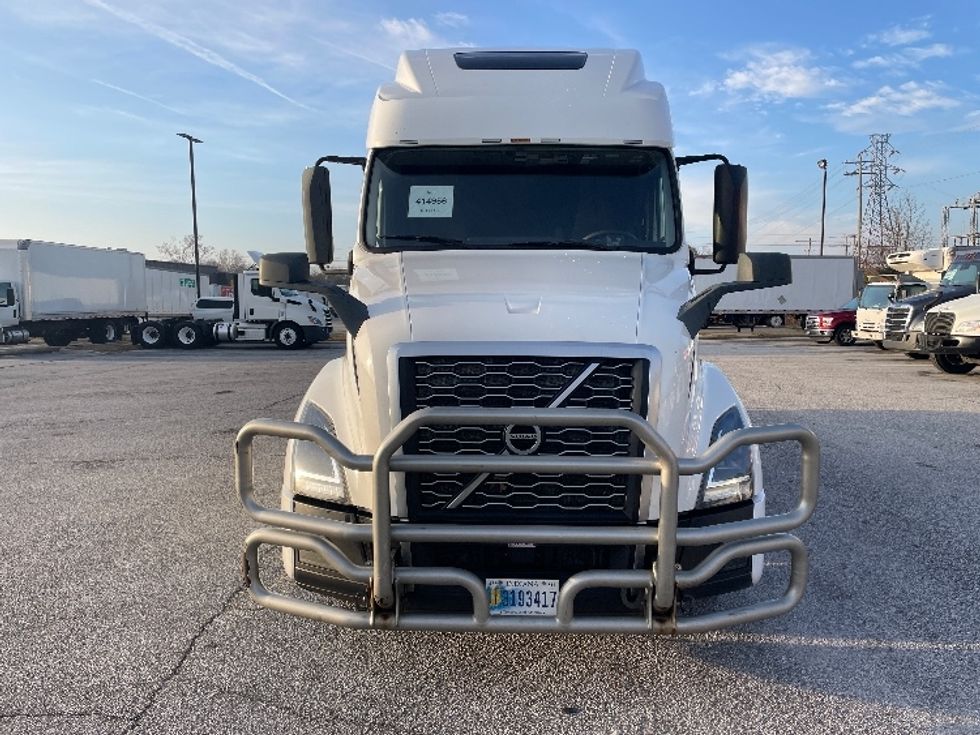 Sleeper Tractor-Heavy Duty Tractors-Volvo-2022-VNL64860-Greenville-SC-545,707\n\t\tmiles-$ 71,750 - Image 2