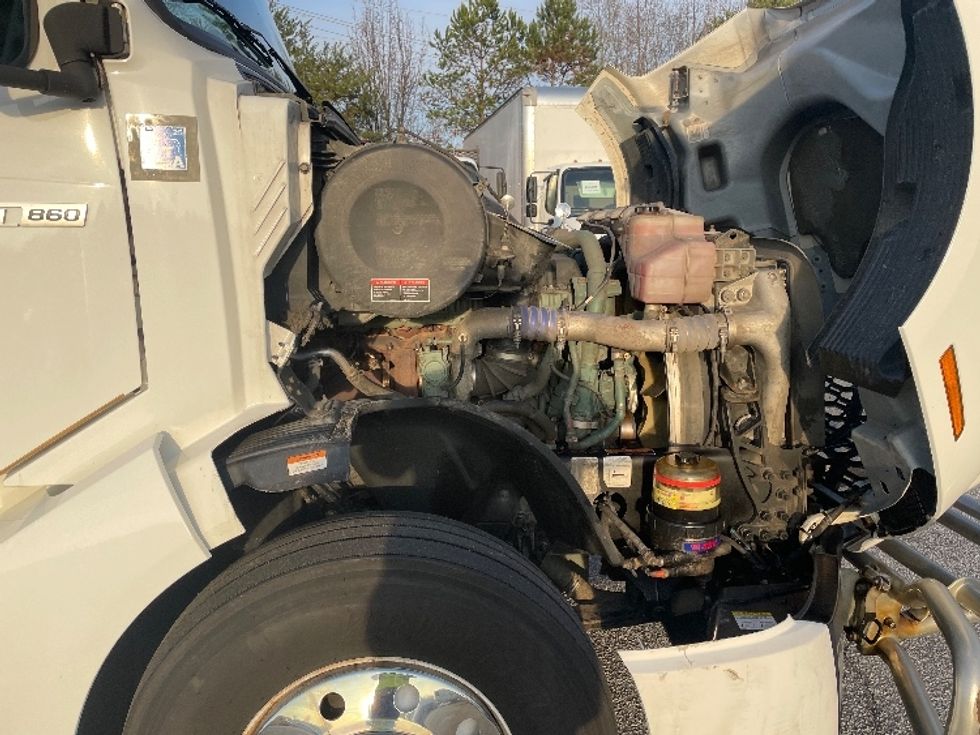 Sleeper Tractor-Heavy Duty Tractors-Volvo-2022-VNL64860-Greenville-SC-545,707\n\t\tmiles-$ 71,750 - Image 20