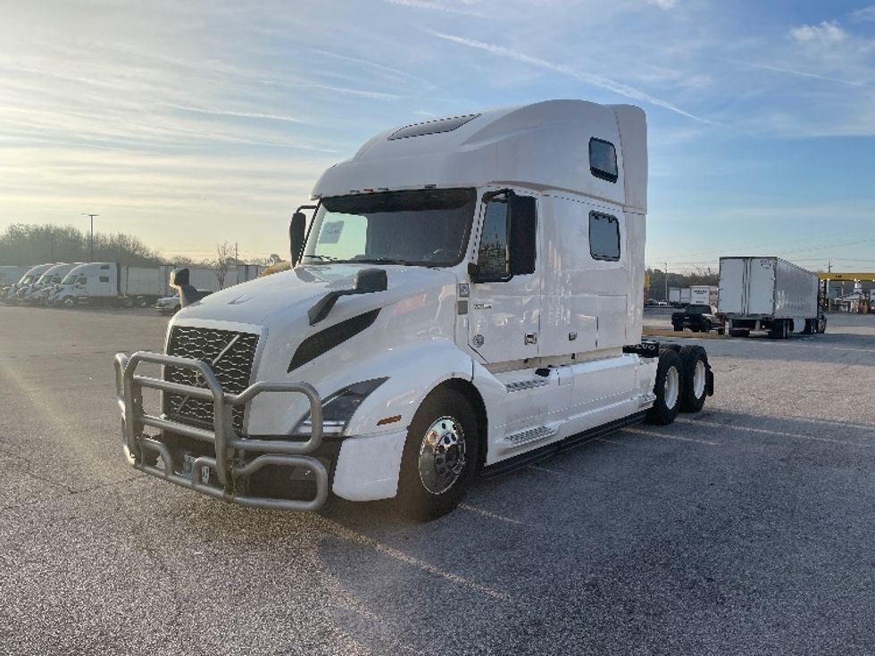 Sleeper Tractor-Heavy Duty Tractors-Volvo-2022-VNL64860-Greenville-SC-545,707\n\t\tmiles-$ 71,750 - Image 3