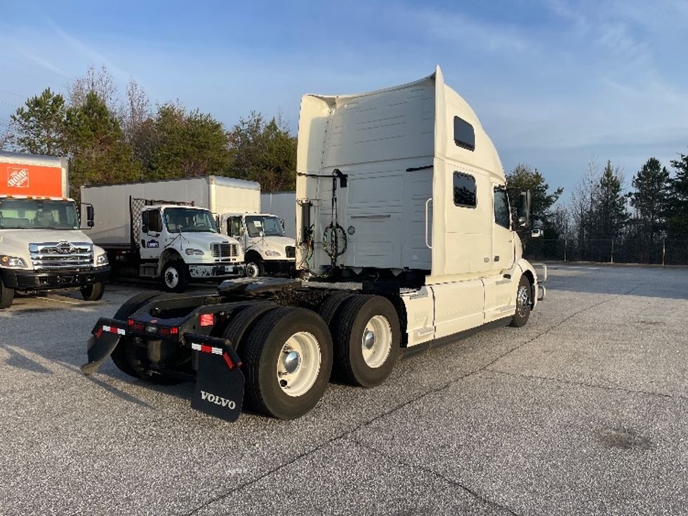 Sleeper Tractor-Heavy Duty Tractors-Volvo-2022-VNL64860-Greenville-SC-545,707\n\t\tmiles-$ 71,750 - Image 7