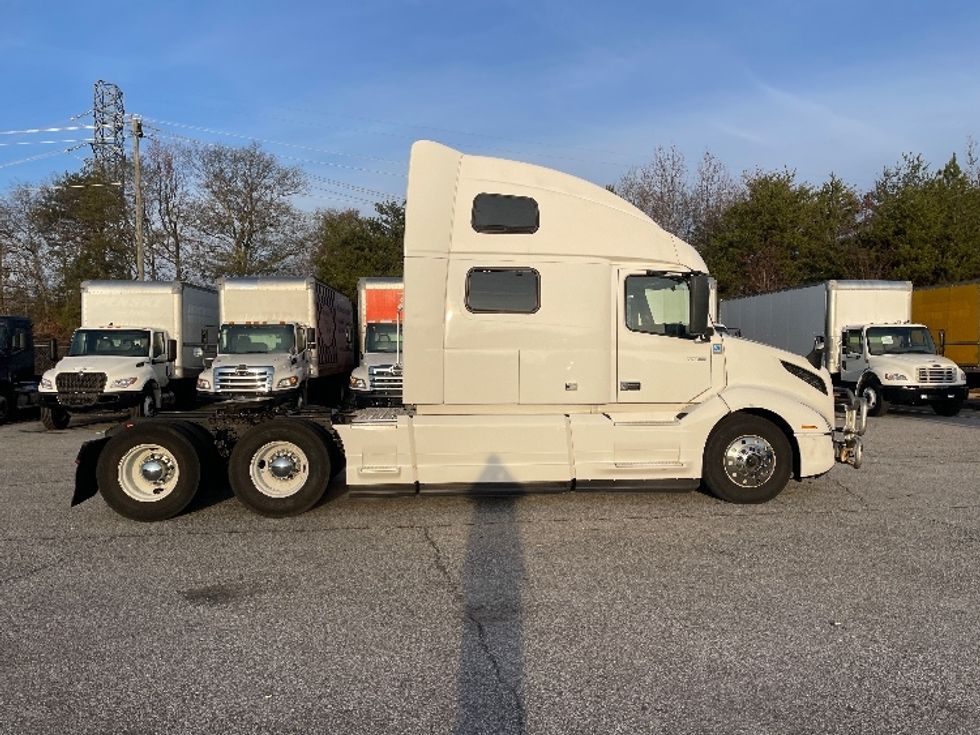 Sleeper Tractor-Heavy Duty Tractors-Volvo-2022-VNL64860-Greenville-SC-545,707\n\t\tmiles-$ 71,750 - Image 8
