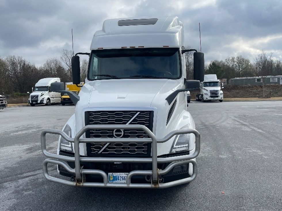 Sleeper Tractor-Heavy Duty Tractors-Volvo-2022-VNL64860-Greenville-SC-616,142\n\t\tmiles-$ 64,500 - Image 2