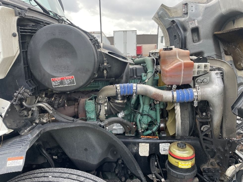 Sleeper Tractor-Heavy Duty Tractors-Volvo-2022-VNL64860-Greenville-SC-616,142\n\t\tmiles-$ 64,500 - Image 20