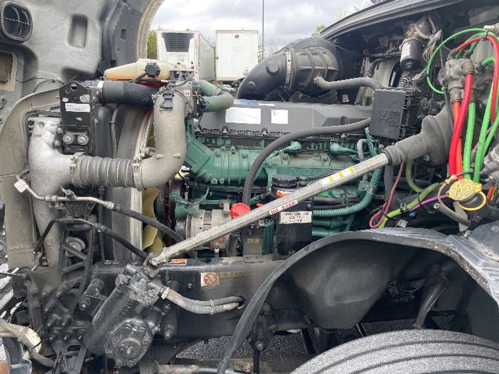 Sleeper Tractor-Heavy Duty Tractors-Volvo-2022-VNL64860-Greenville-SC-616,142\n\t\tmiles-$ 64,500 - Image 21