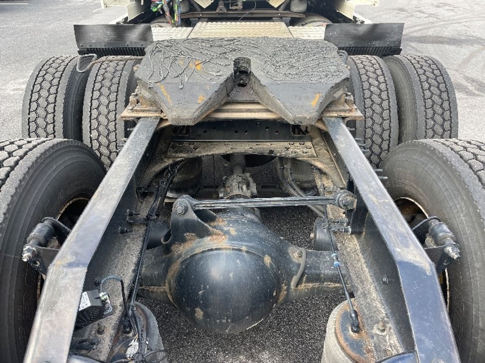 Sleeper Tractor-Heavy Duty Tractors-Volvo-2022-VNL64860-Greenville-SC-616,142\n\t\tmiles-$ 64,500 - Image 6