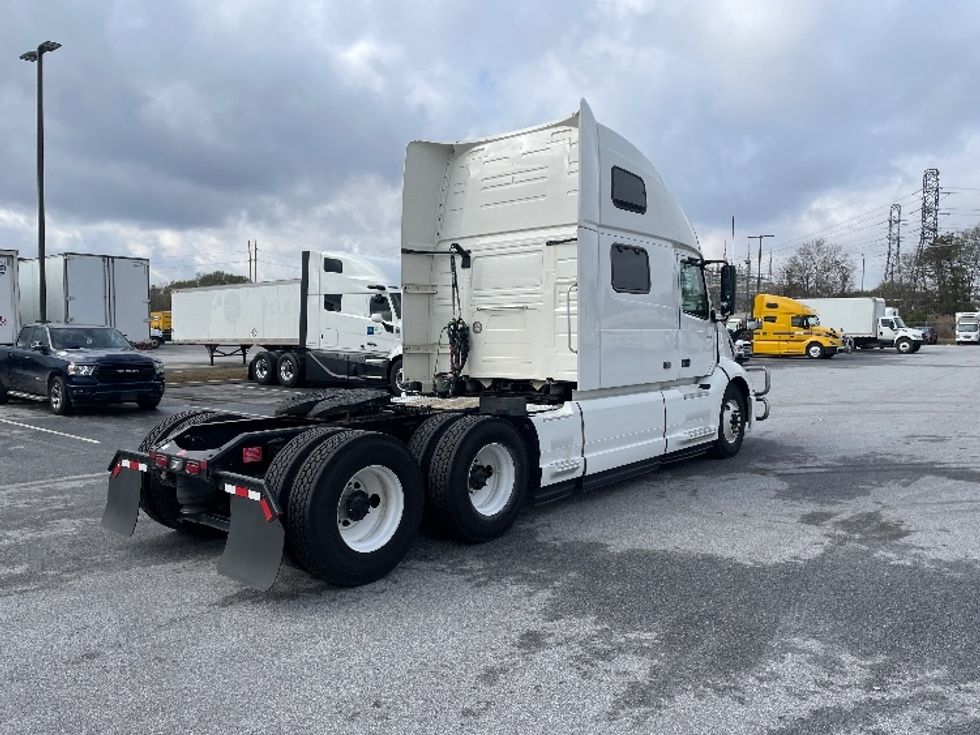 Sleeper Tractor-Heavy Duty Tractors-Volvo-2022-VNL64860-Greenville-SC-616,142\n\t\tmiles-$ 64,500 - Image 7