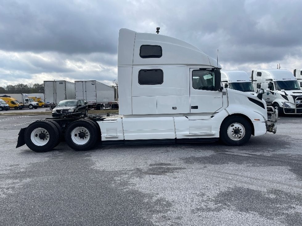 Sleeper Tractor-Heavy Duty Tractors-Volvo-2022-VNL64860-Greenville-SC-616,142\n\t\tmiles-$ 64,500 - Image 8