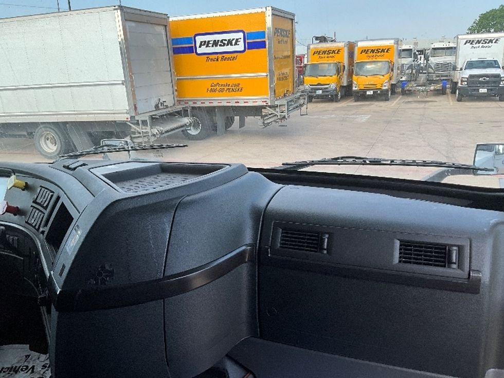 Sleeper Tractor-Heavy Duty Tractors-Volvo-2022-VNL64860-Homewood-AL-342,183\n\t\tmiles-$ 92,750 - Image 14