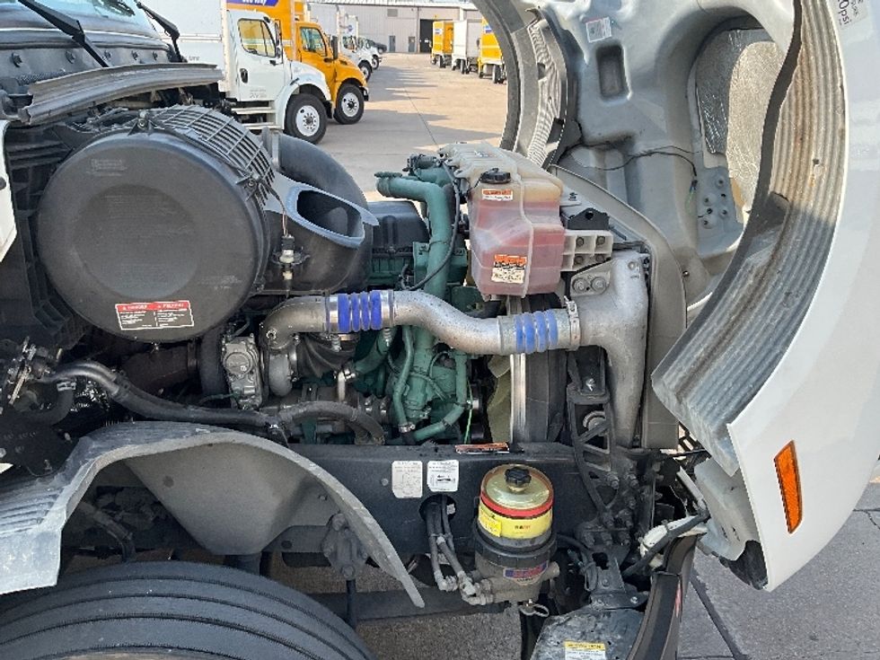 Sleeper Tractor-Heavy Duty Tractors-Volvo-2022-VNL64860-Homewood-AL-342,183\n\t\tmiles-$ 92,750 - Image 20